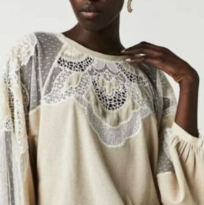 NEW WITH OUT TAGS FREE PEOPLE LONG SLEEVE EMBROIDERED/LACE TOP. MEDIUM